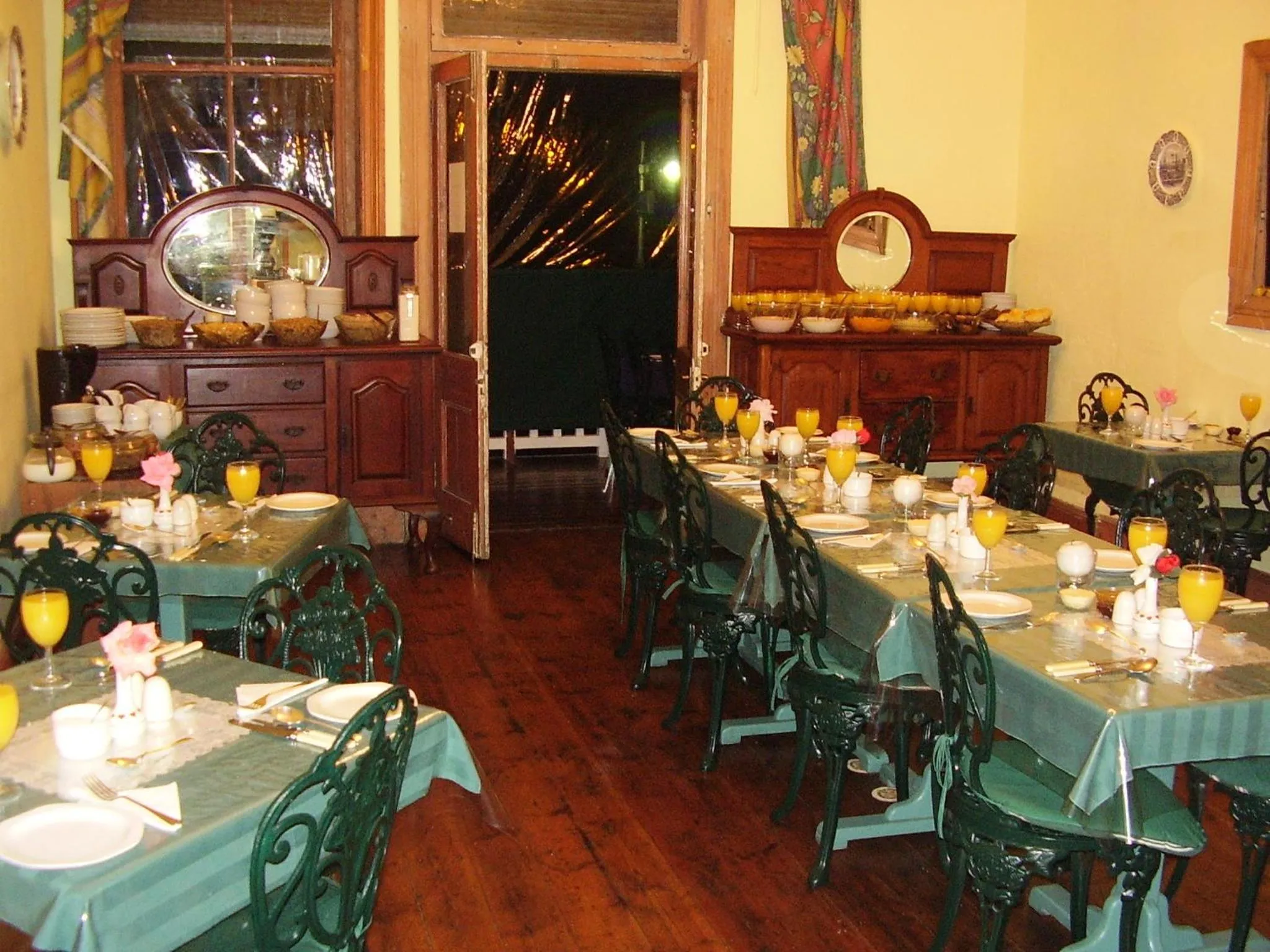 Restaurant/places to eat in Central Hotel Guest House