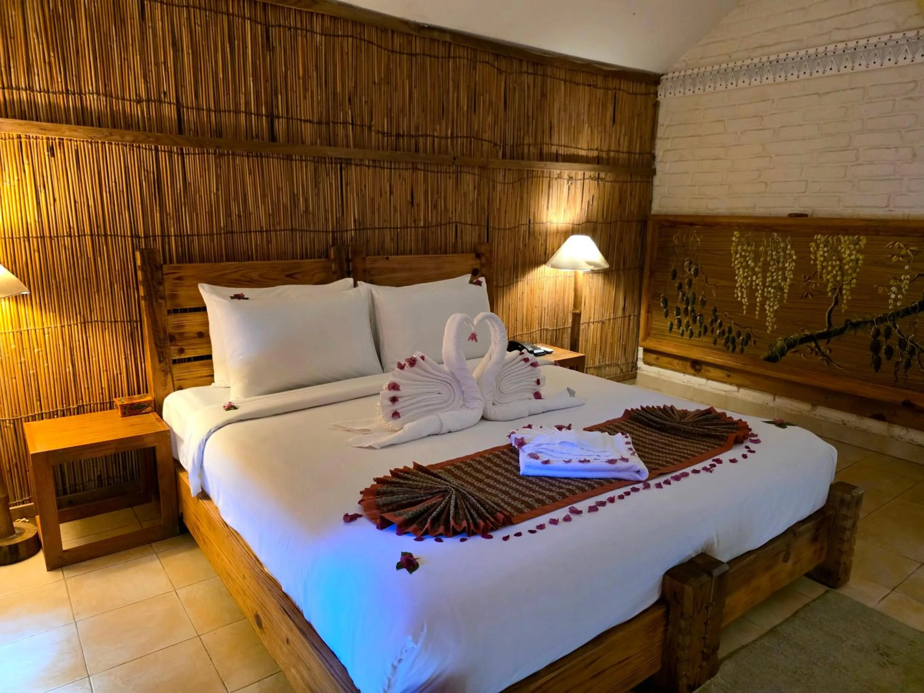 Bed in Siddhartha Wildlife Retreat
