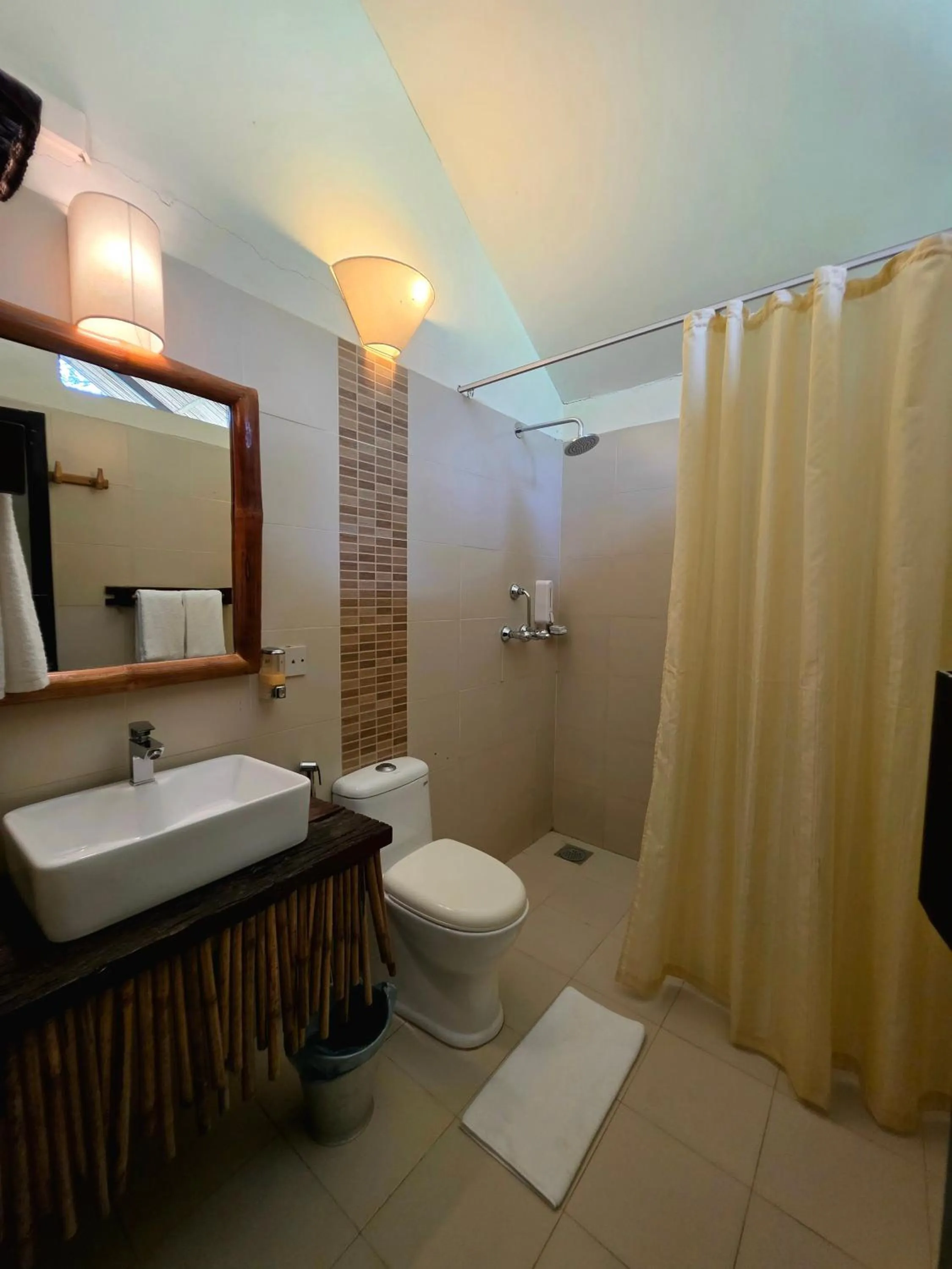 Shower in Siddhartha Wildlife Retreat