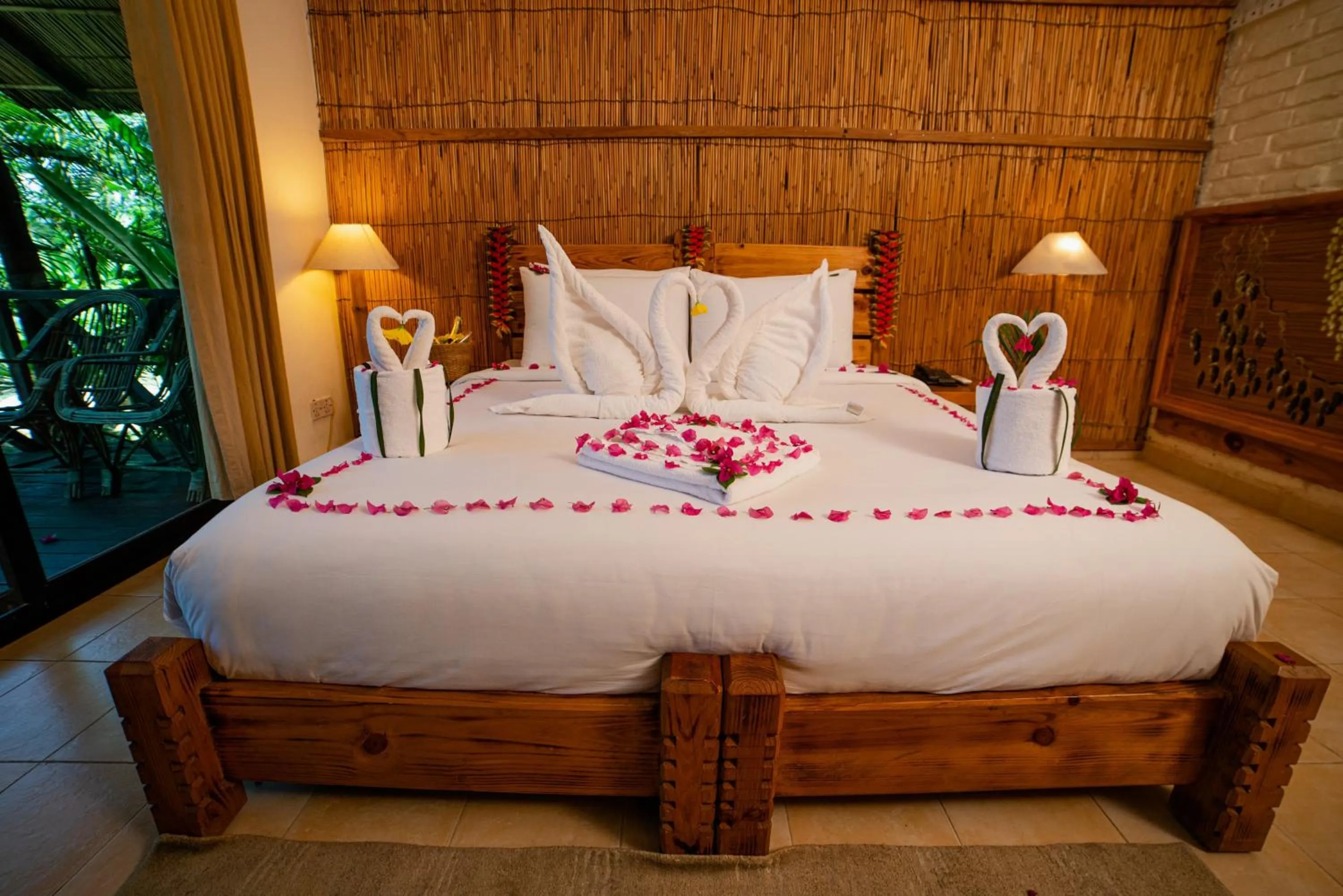 Bed in Siddhartha Wildlife Retreat