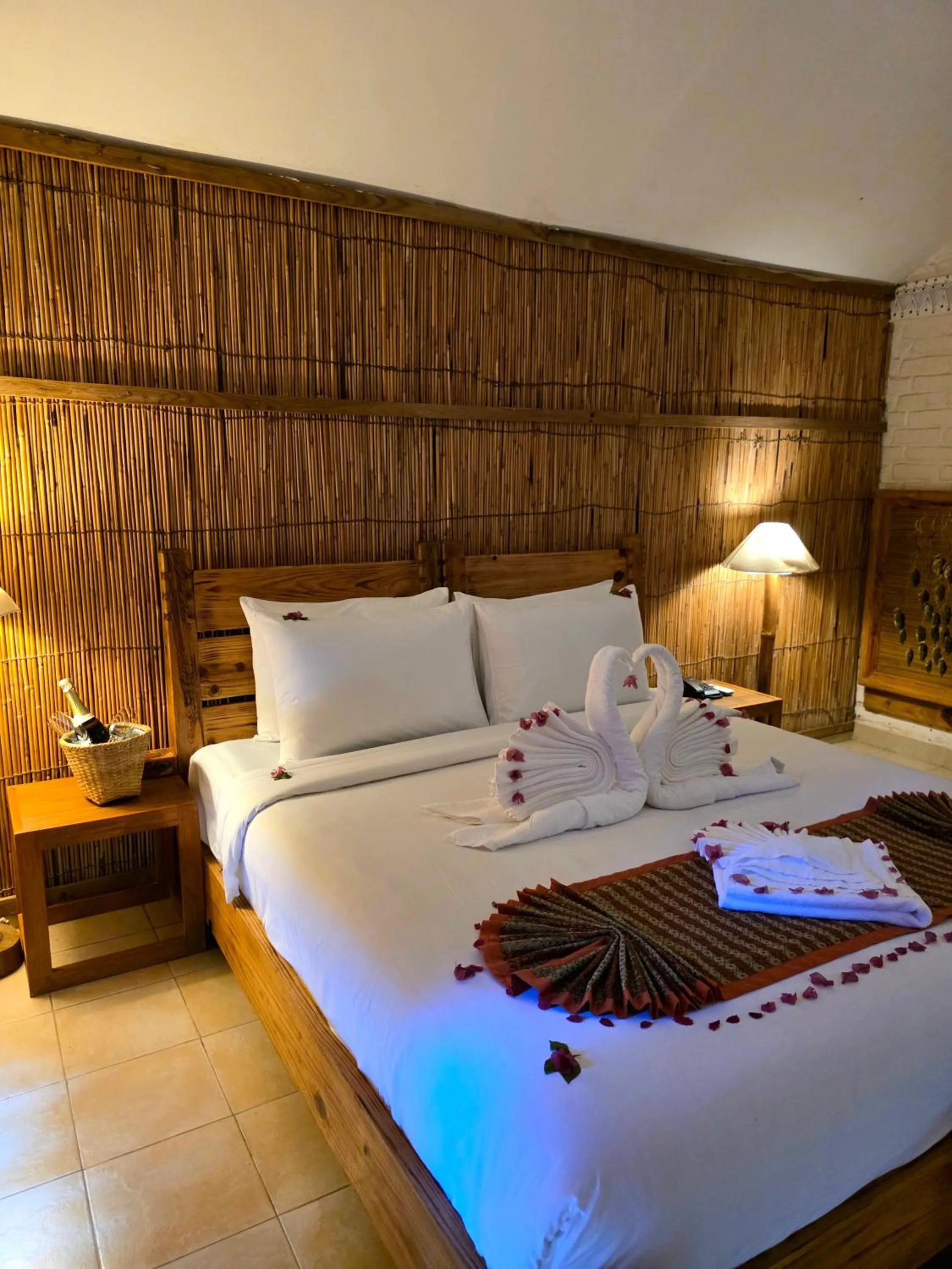 Bed in Siddhartha Wildlife Retreat