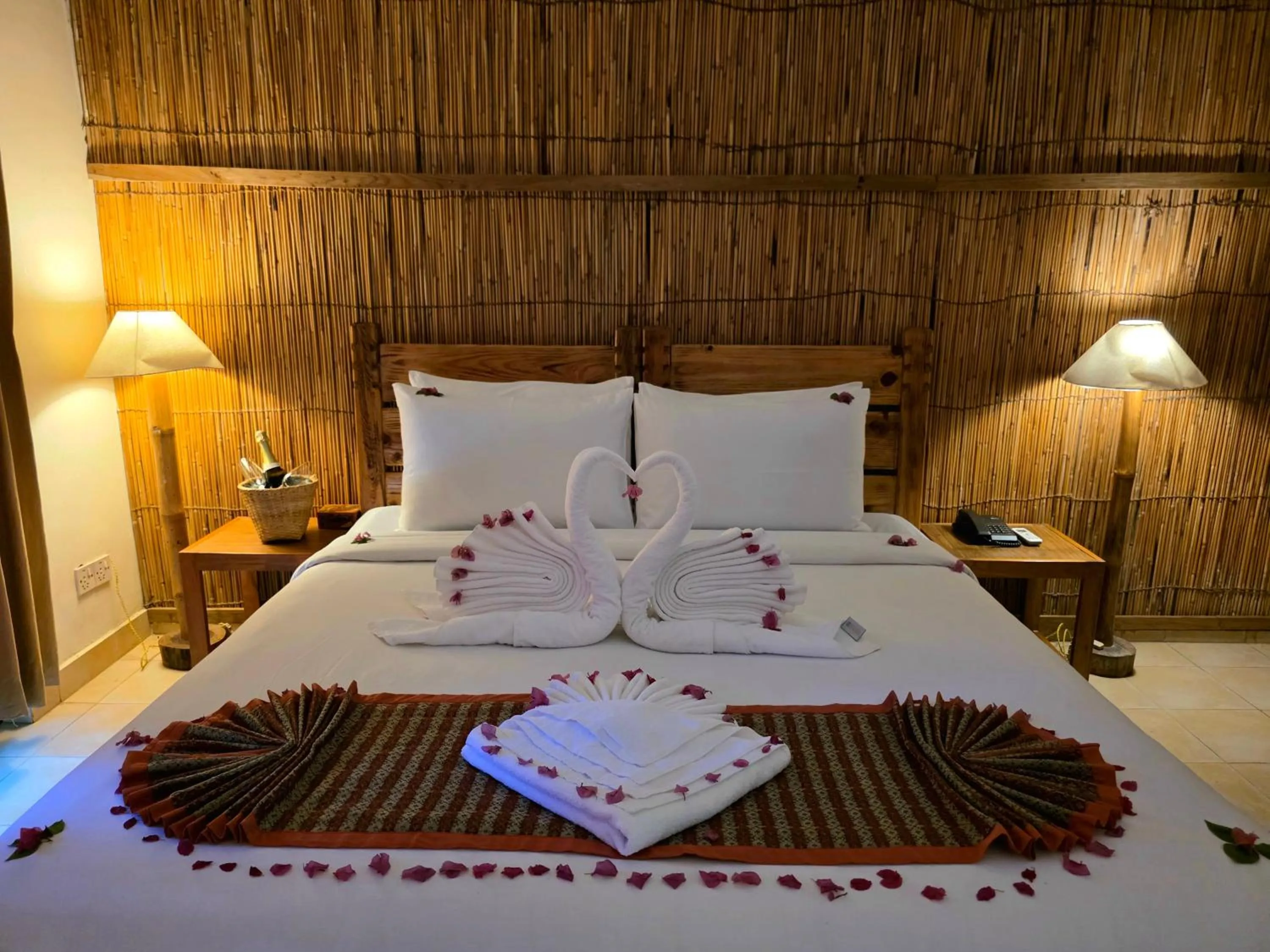 Bed in Siddhartha Wildlife Retreat