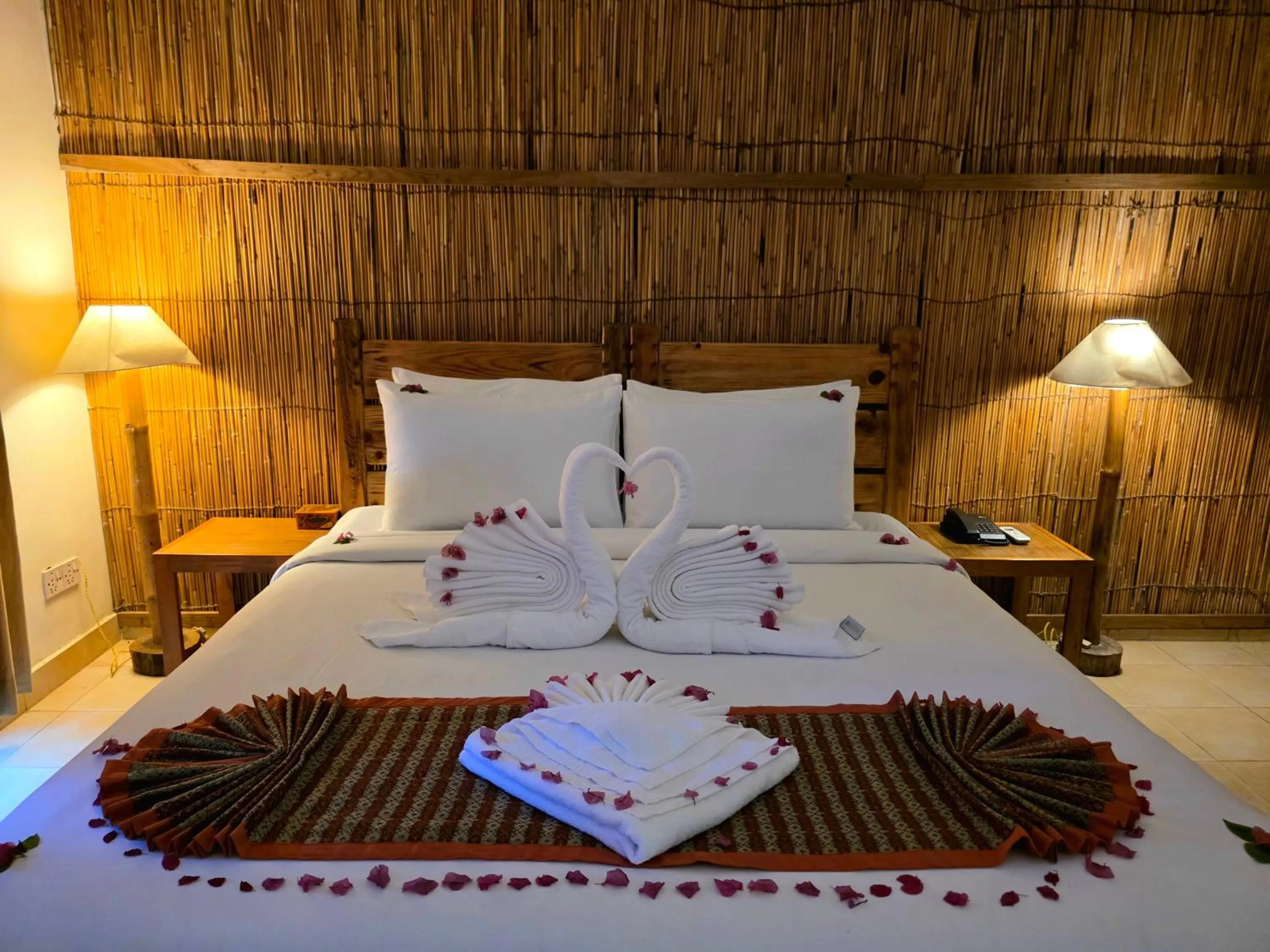 Bed in Siddhartha Wildlife Retreat