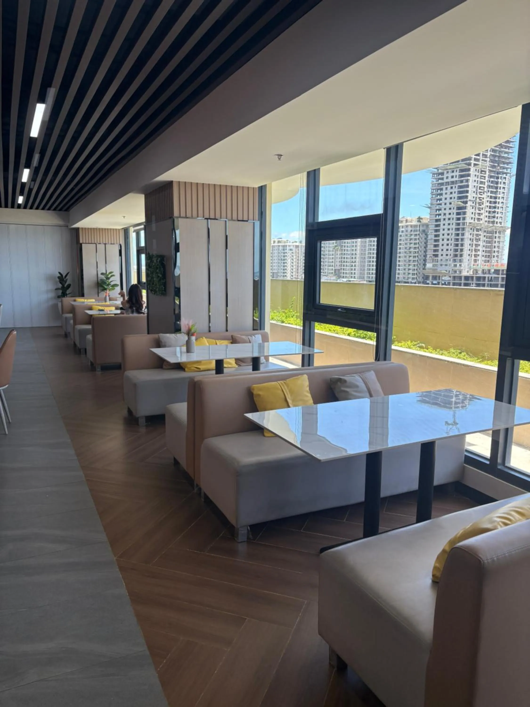 Sybaysuites staycation near Okada COD MOA NAIA airport Solaire MSV1808H