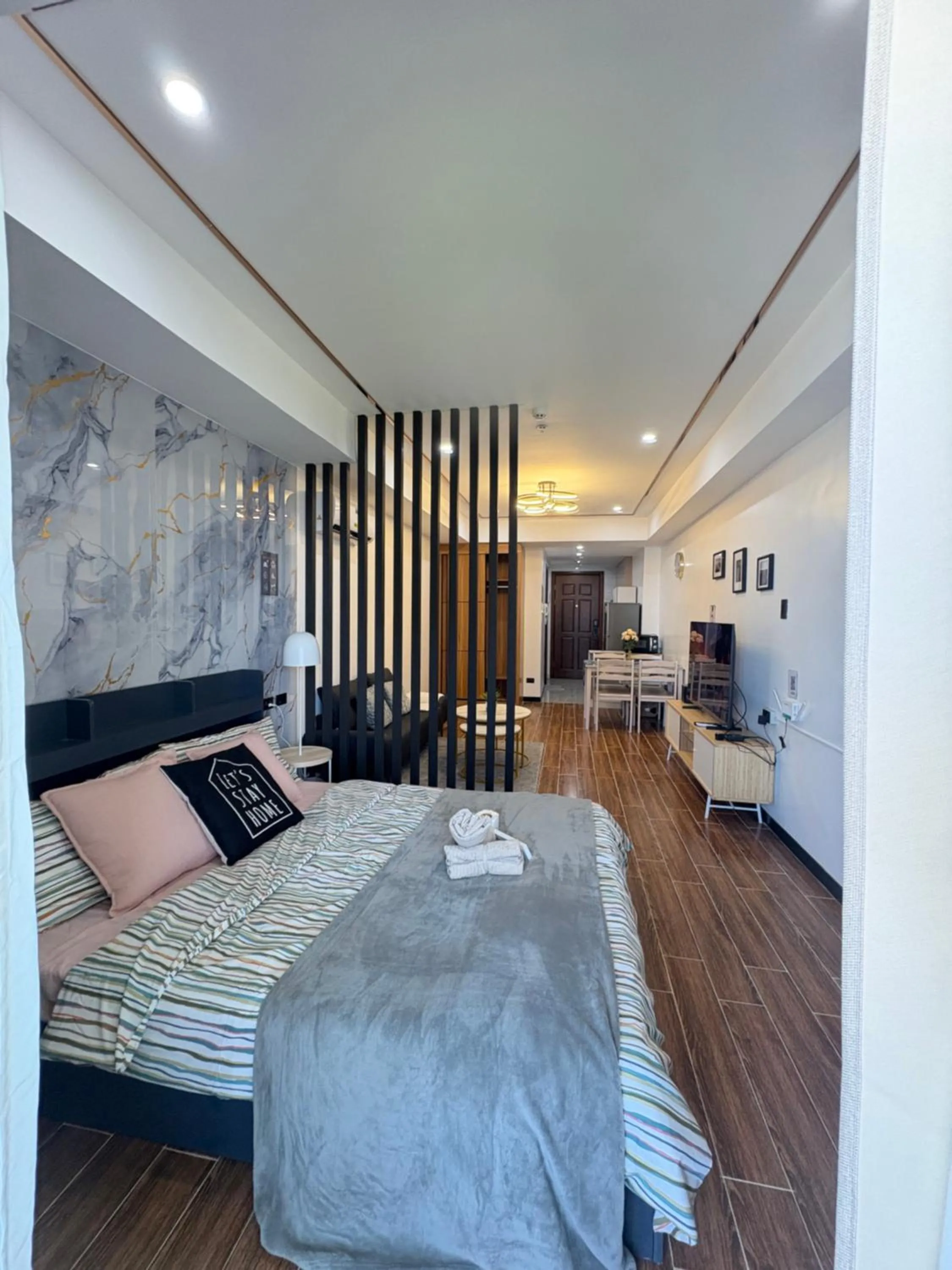 Bed in Sybaysuites staycation near Okada COD MOA NAIA airport Solaire MSV1808H