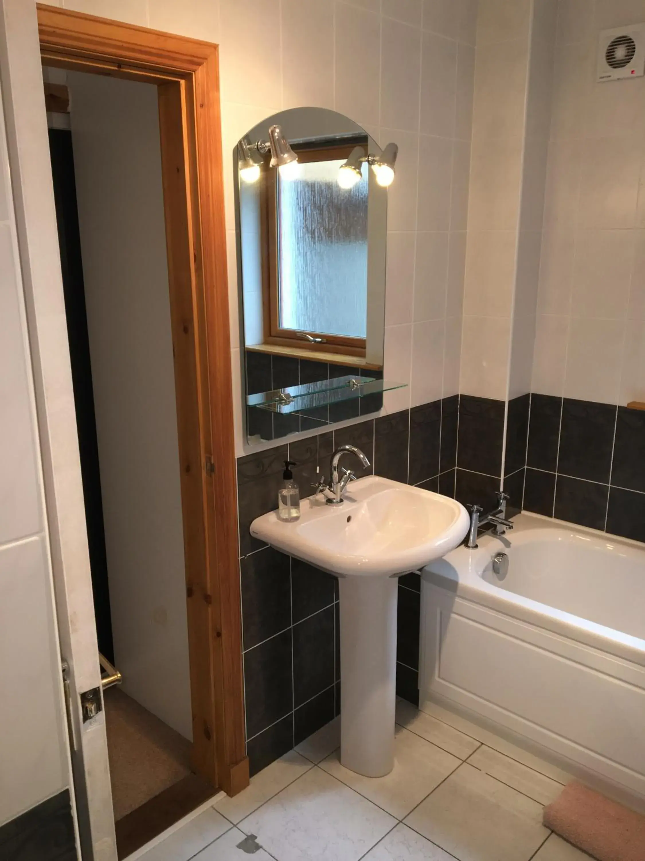 Standard Double or Twin Room in The Anchor Inn Standard Double or Twin Room in The Anchor Inn