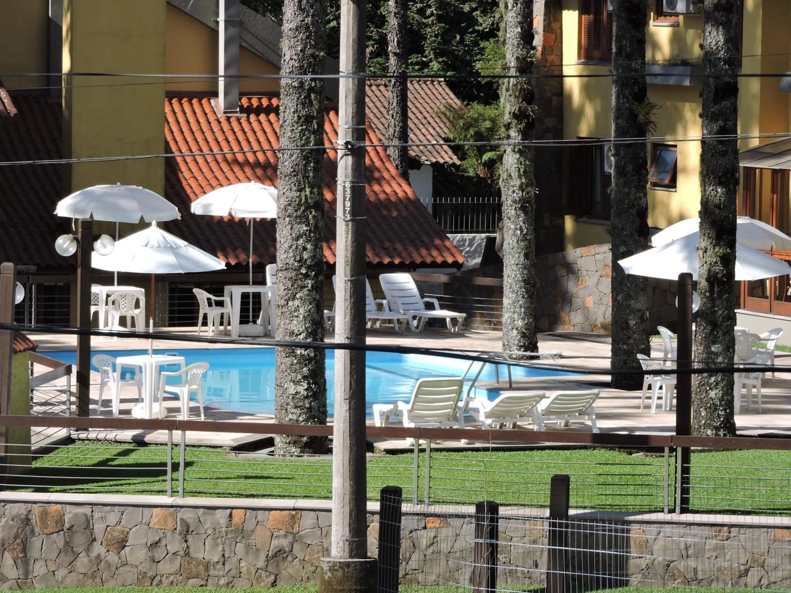 Swimming pool in Estalagem Vila Suzana - Quadra de Beach Tennis Indoor
