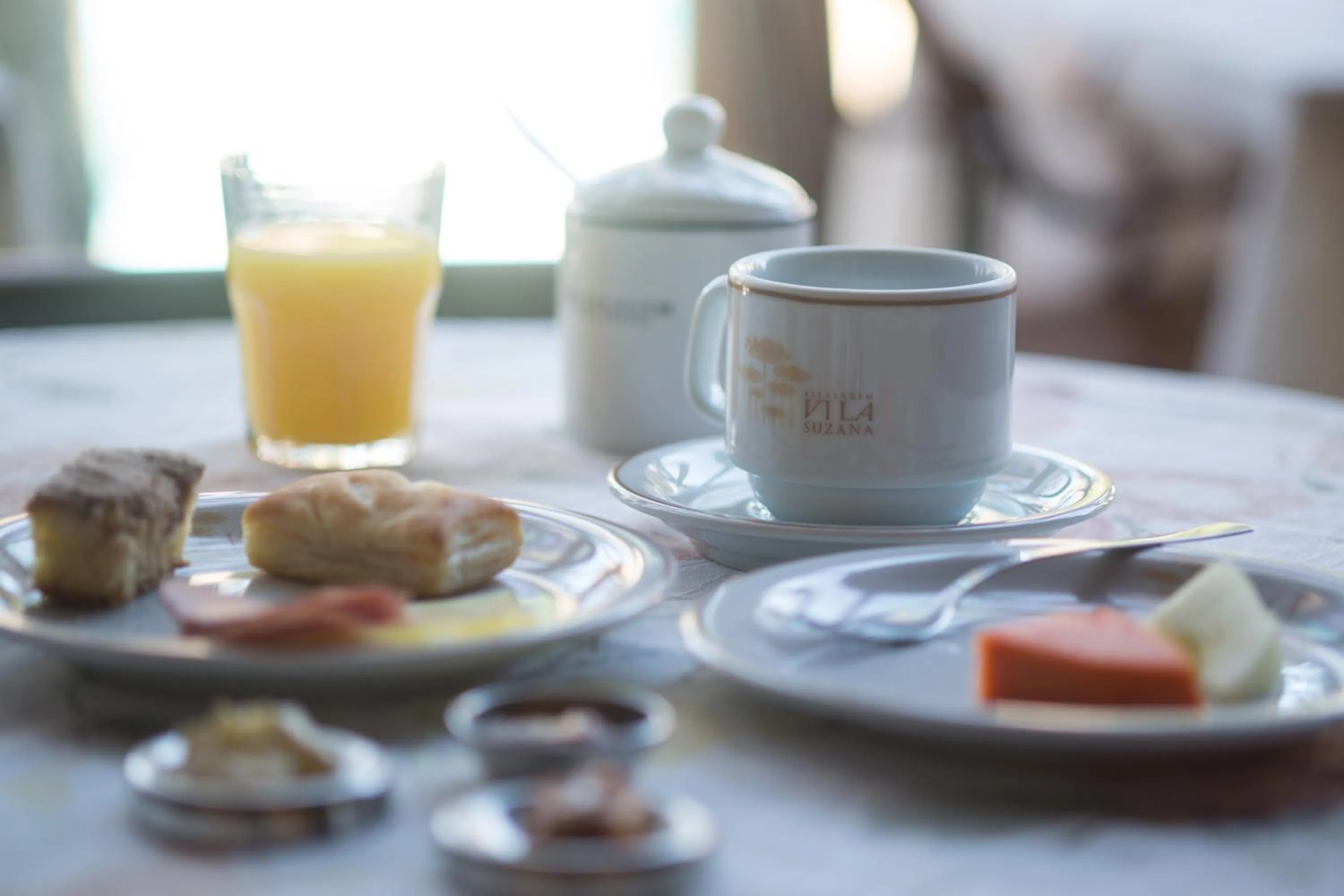 Food and drinks in Estalagem Vila Suzana - Quadra de Beach Tennis Indoor