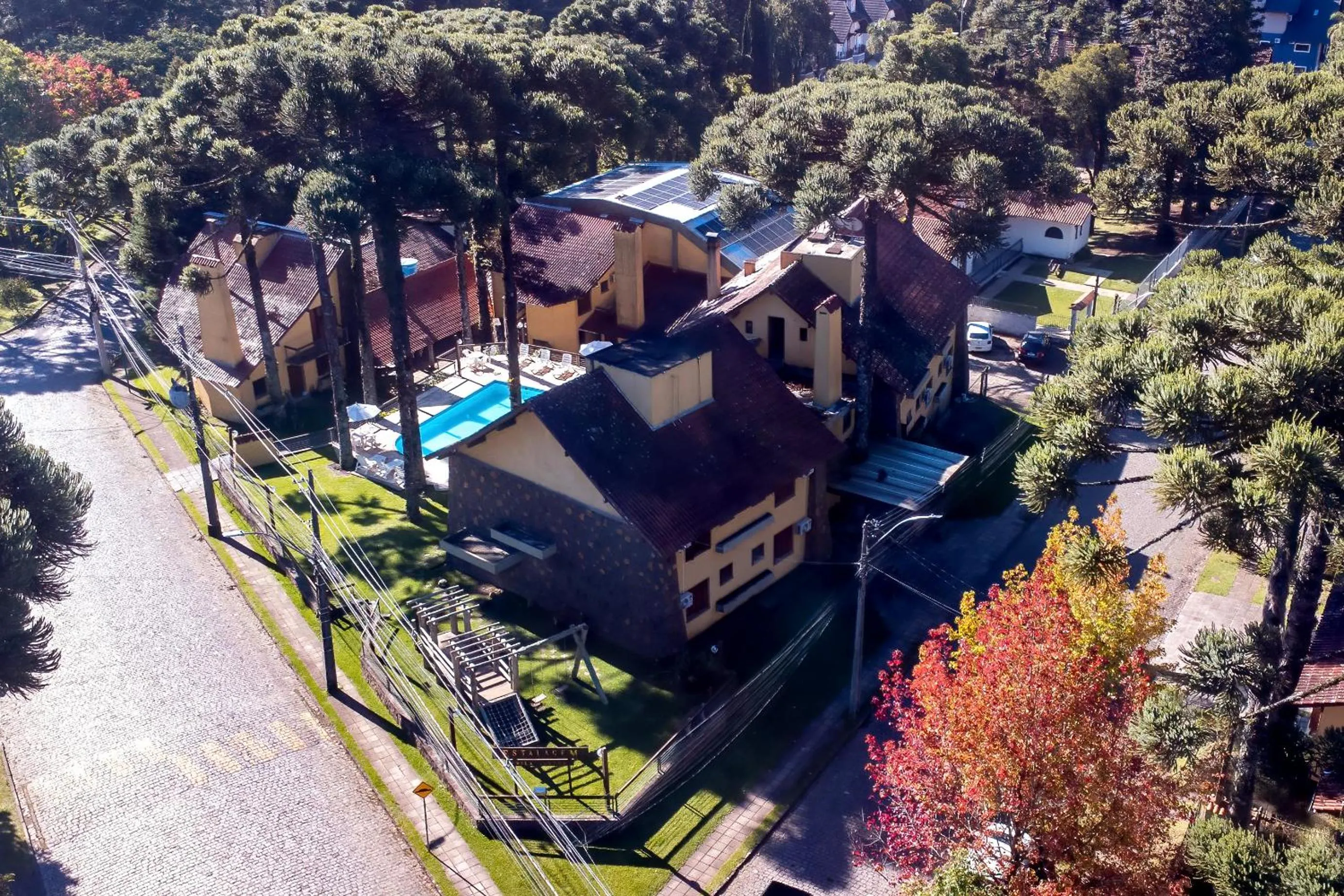 Property building in Estalagem Vila Suzana - Quadra de Beach Tennis Indoor