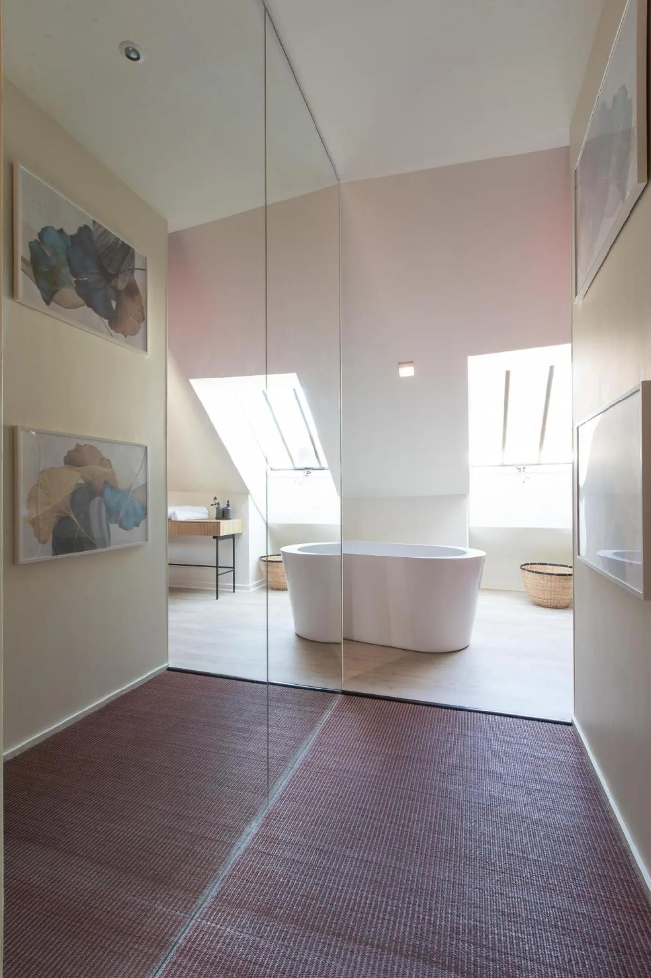 Bathroom in La Petite Fugue