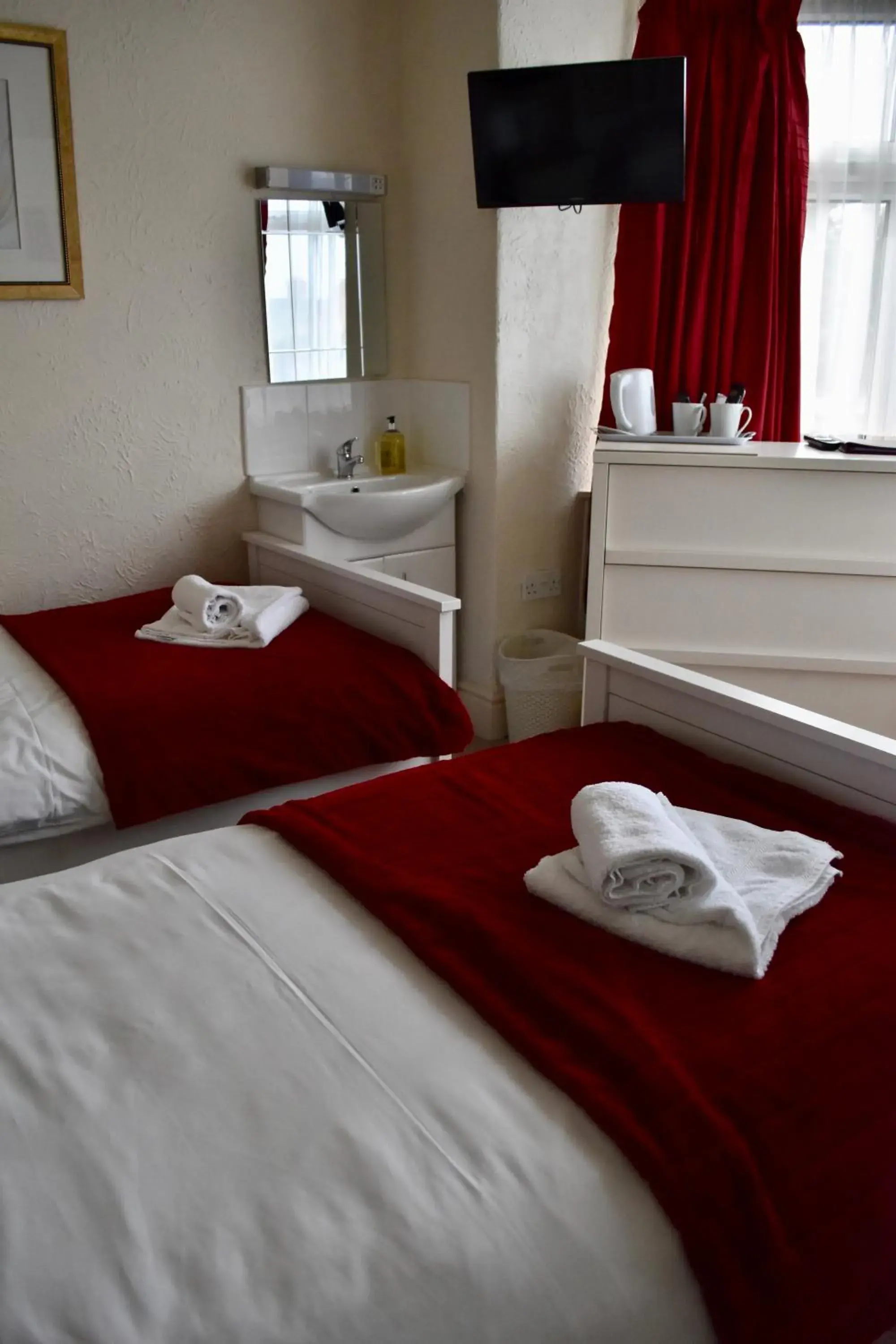 Standard Twin Room with Shared Bathroom in Black Sheep Lodge Standard Twin Room with Shared Bathroom in Black Sheep Lodge