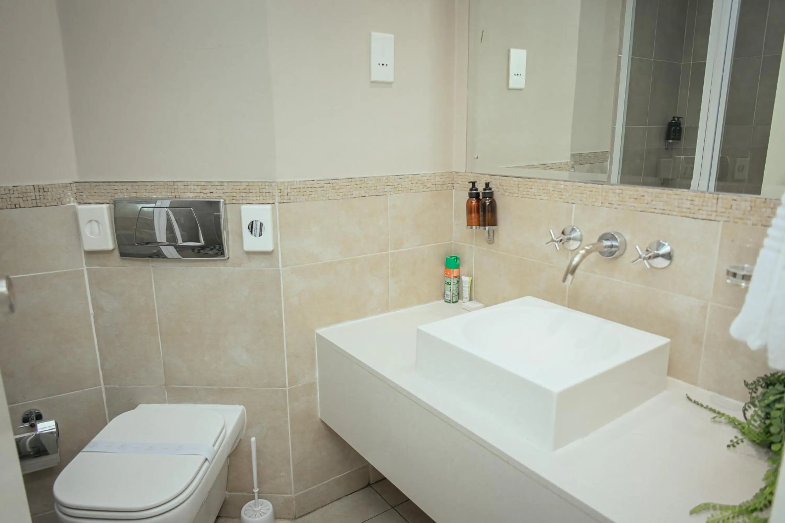 Toilet in Cresta Lodge Gaborone