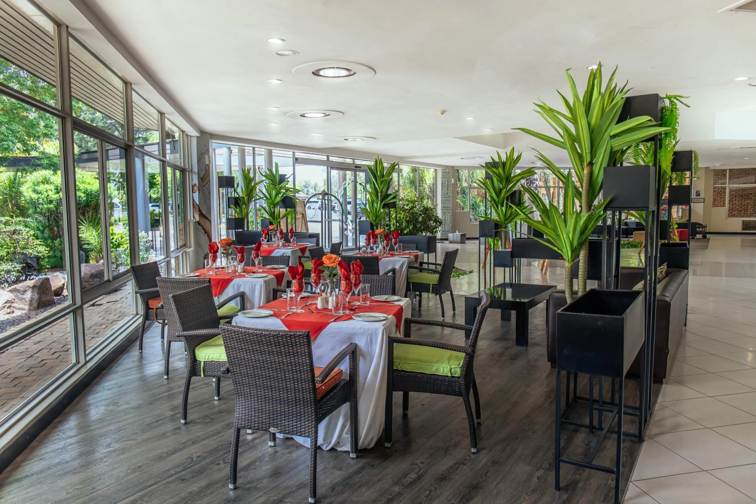 Restaurant/places to eat in Cresta Lodge Gaborone