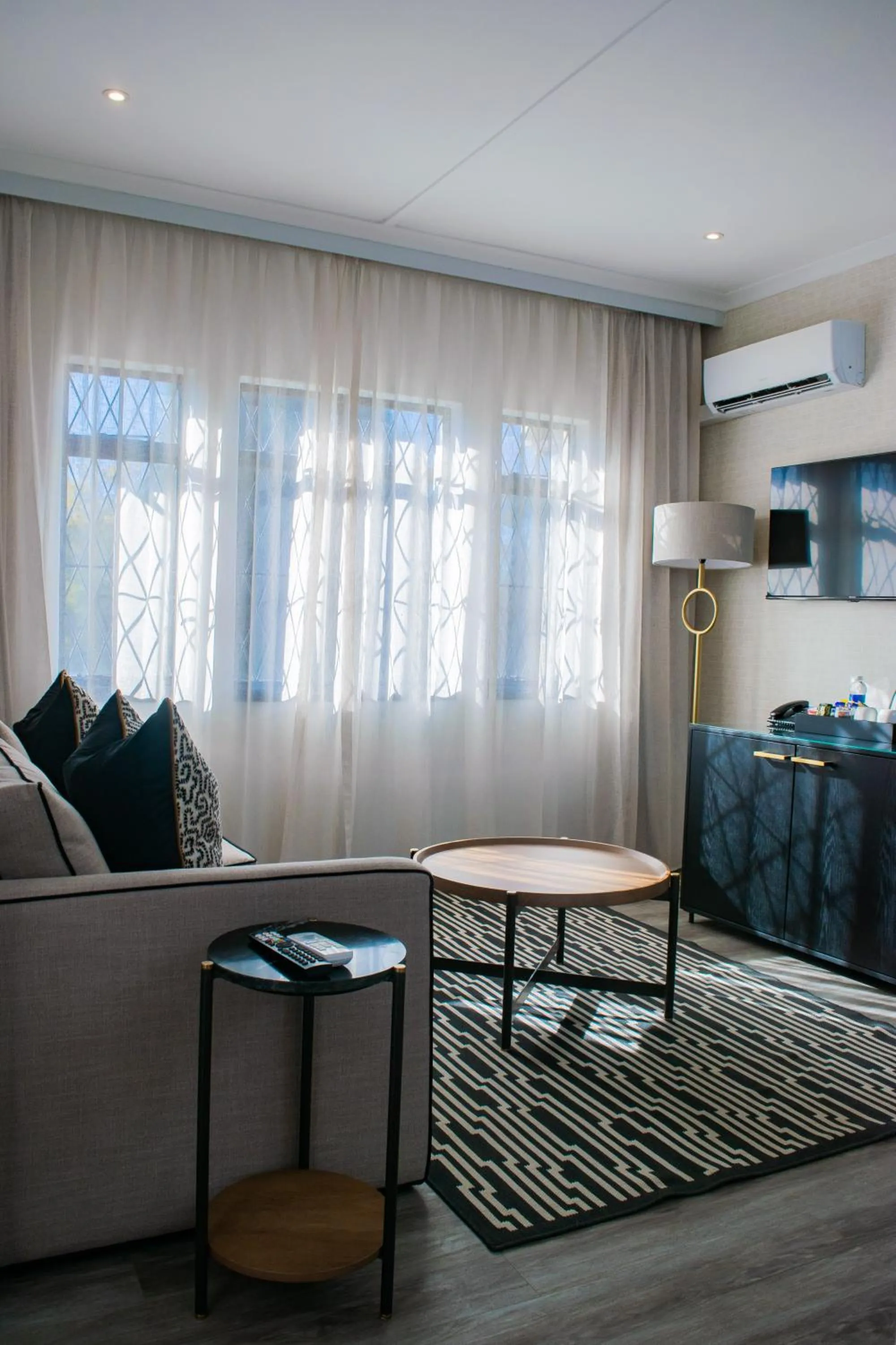 Seating area in Cresta Churchill Hotel