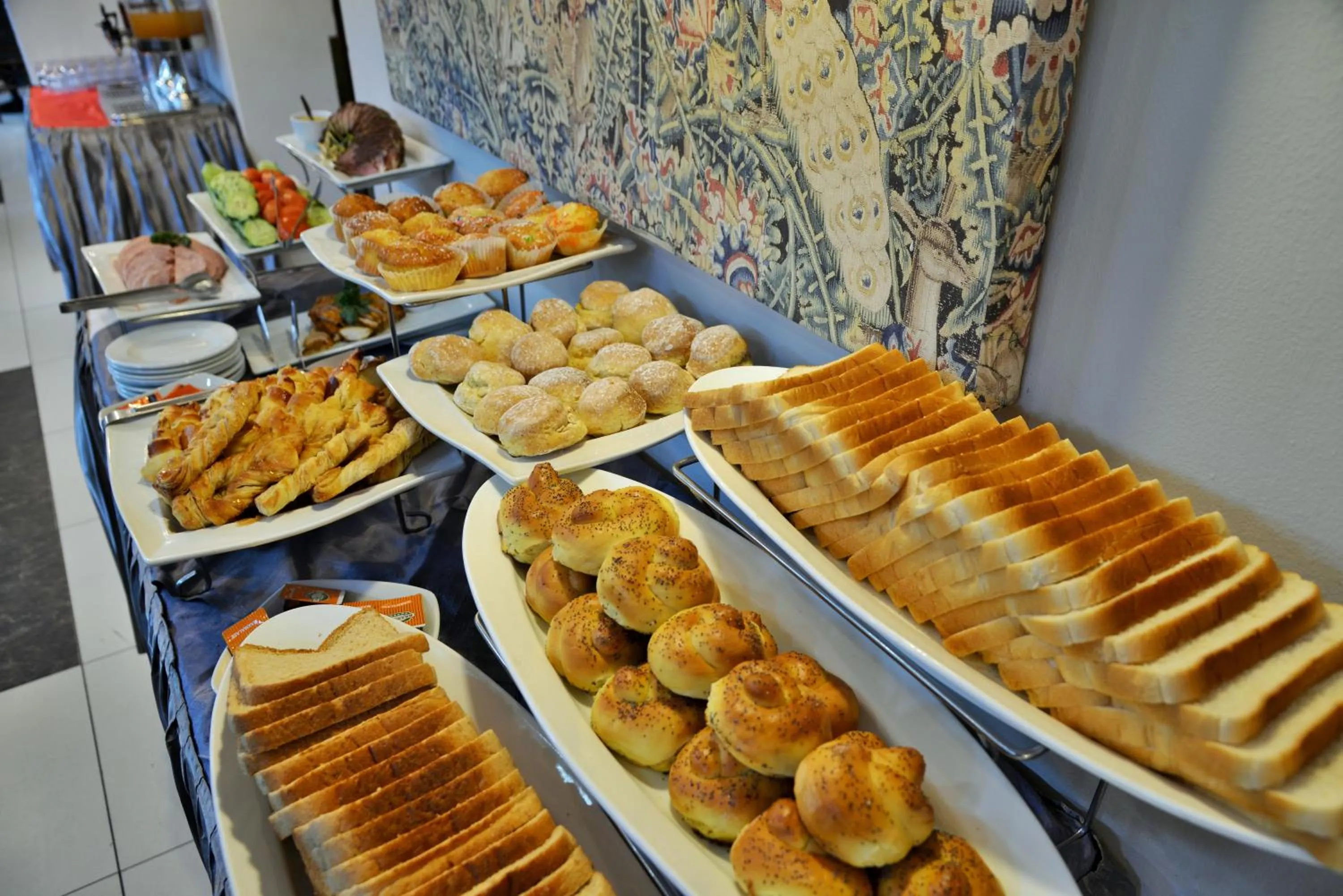 Buffet breakfast in Cresta Churchill Hotel