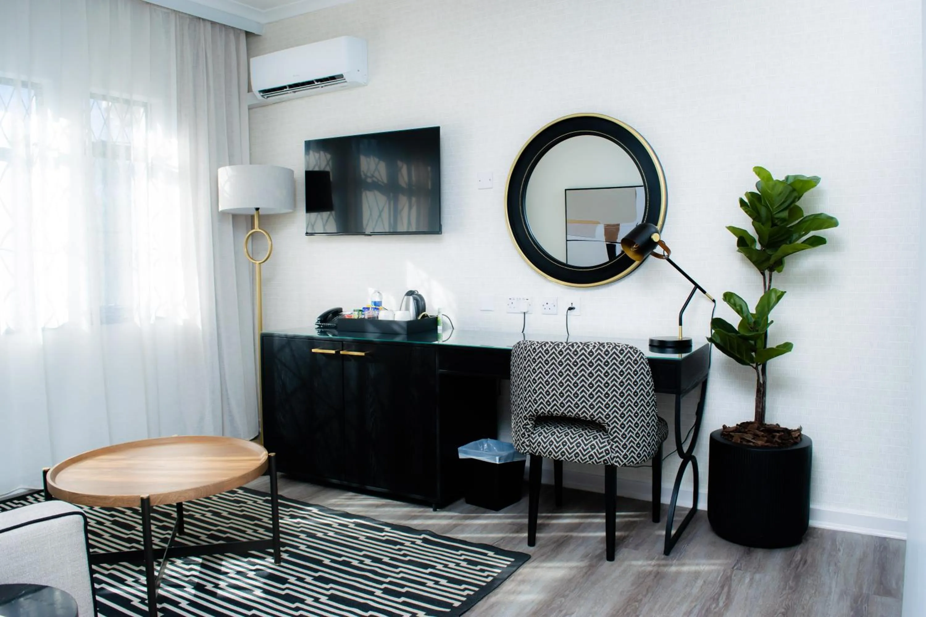 TV and multimedia in Cresta Churchill Hotel