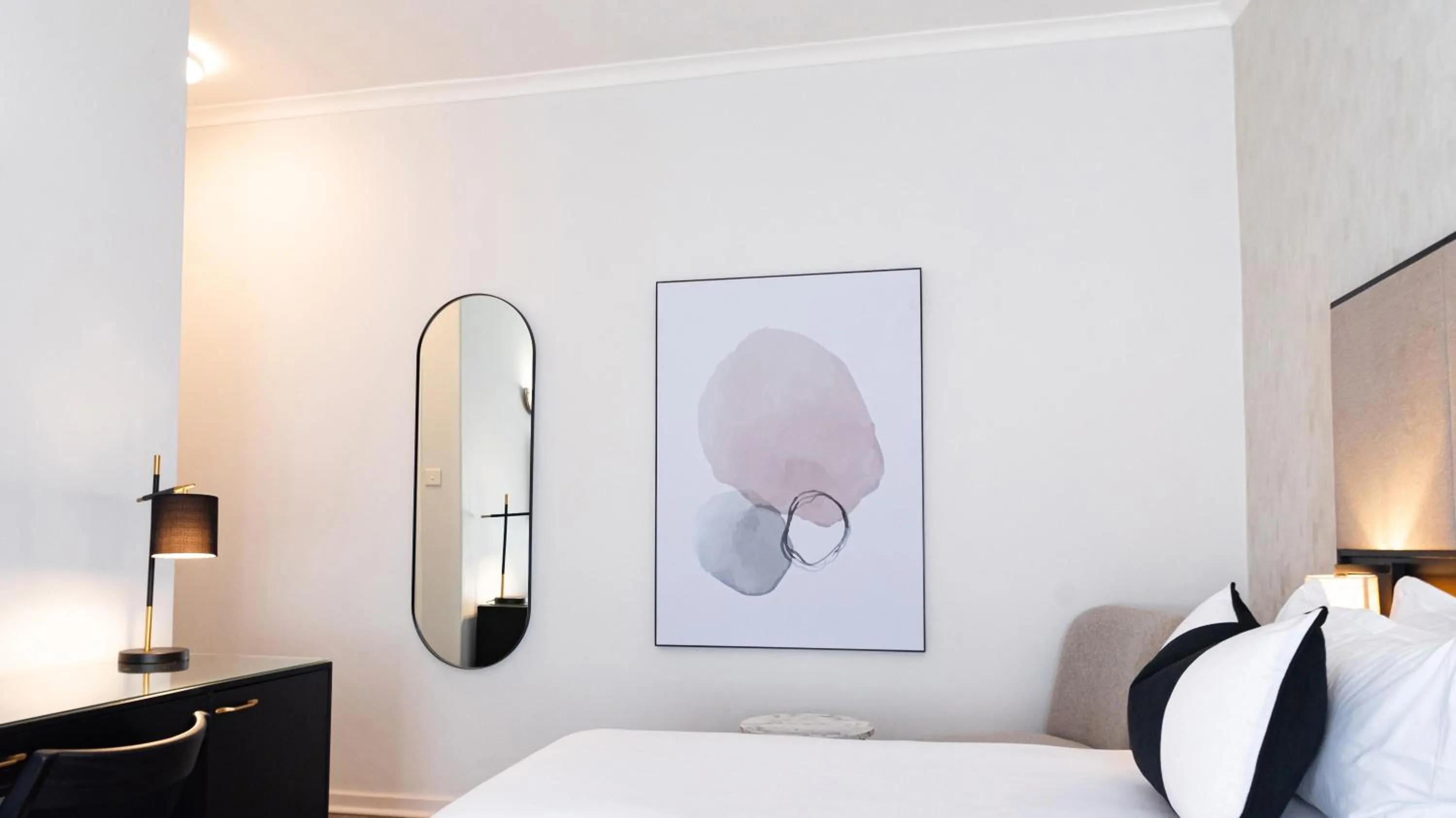 Bed in Cresta Churchill Hotel