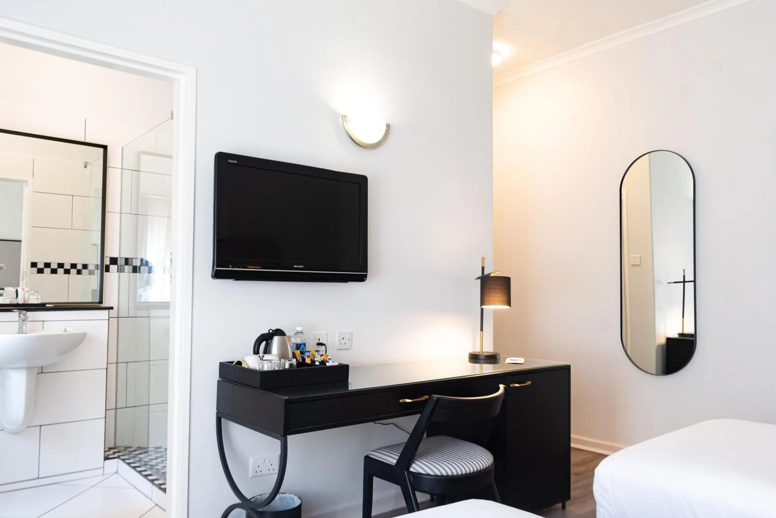 Bed in Cresta Churchill Hotel