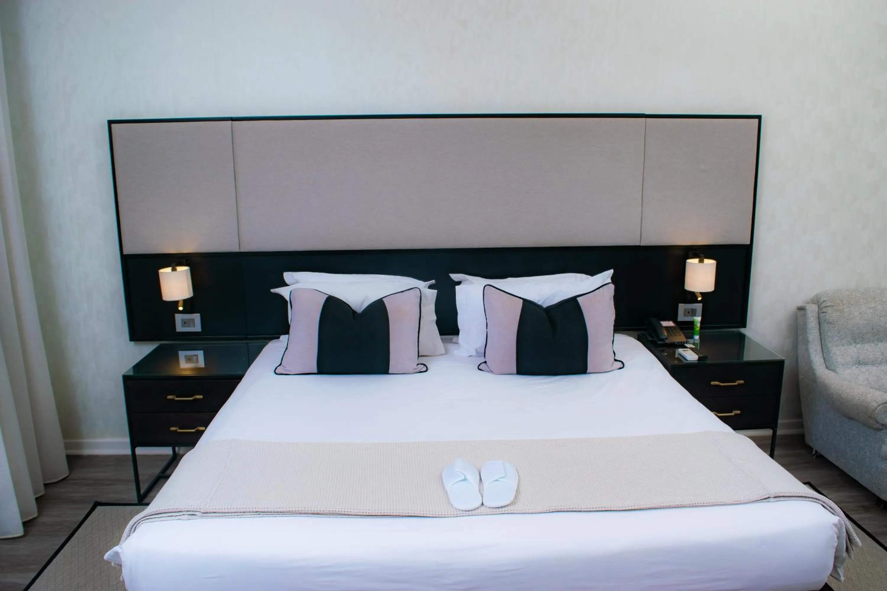 Bed in Cresta Churchill Hotel