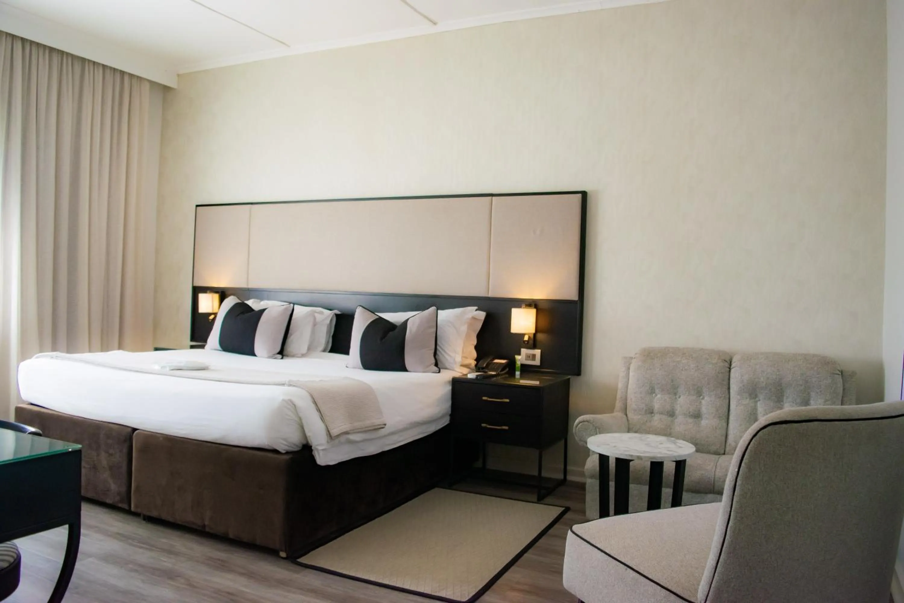 Bed in Cresta Churchill Hotel