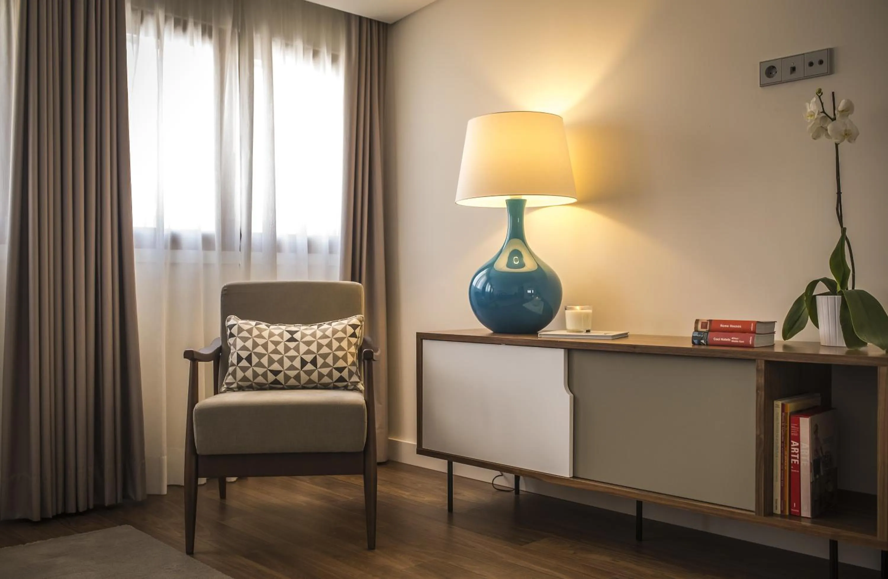 Seating area in Somewhere - Estoril Guesthouse