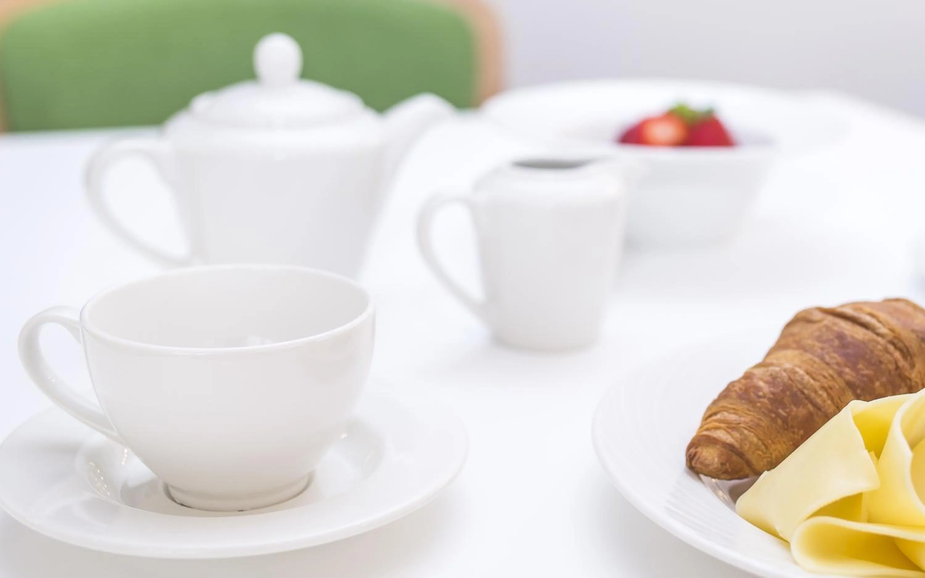 Breakfast in Somewhere - Estoril Guesthouse