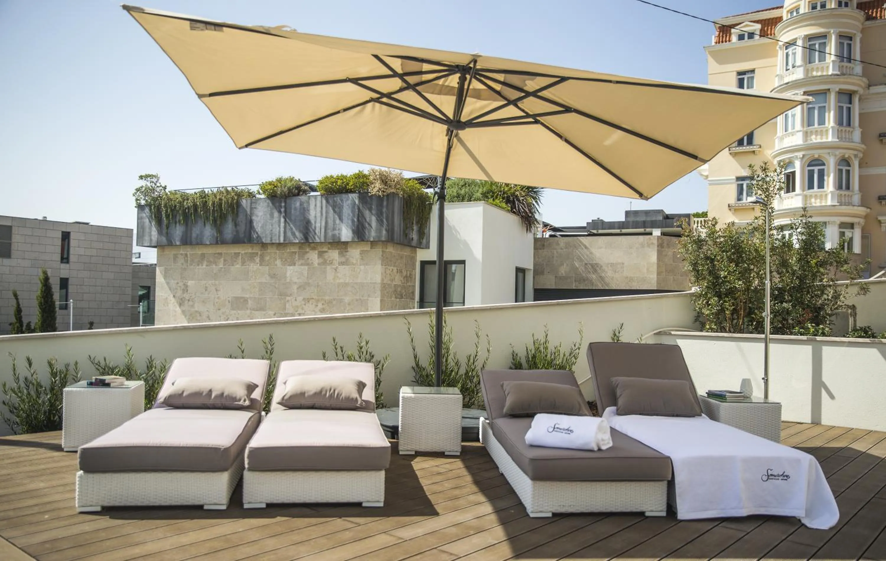 Patio in Somewhere - Estoril Guesthouse