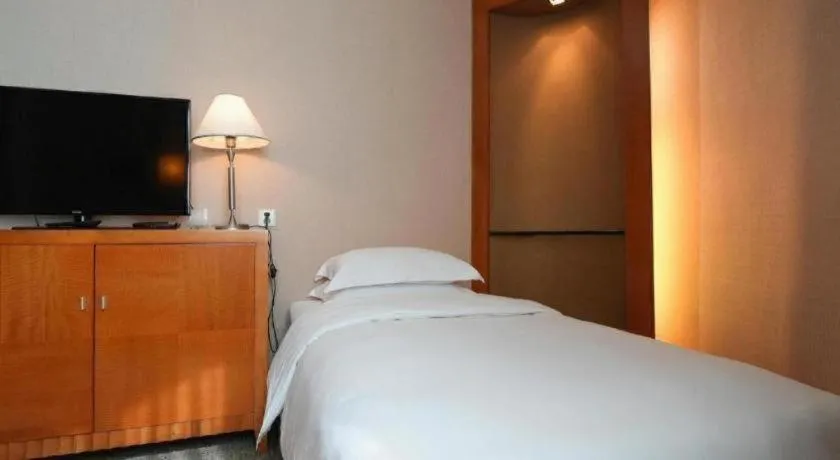 Bed in Haihua Hotel Hangzhou