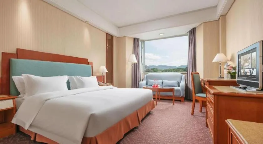 Bed in Haihua Hotel Hangzhou