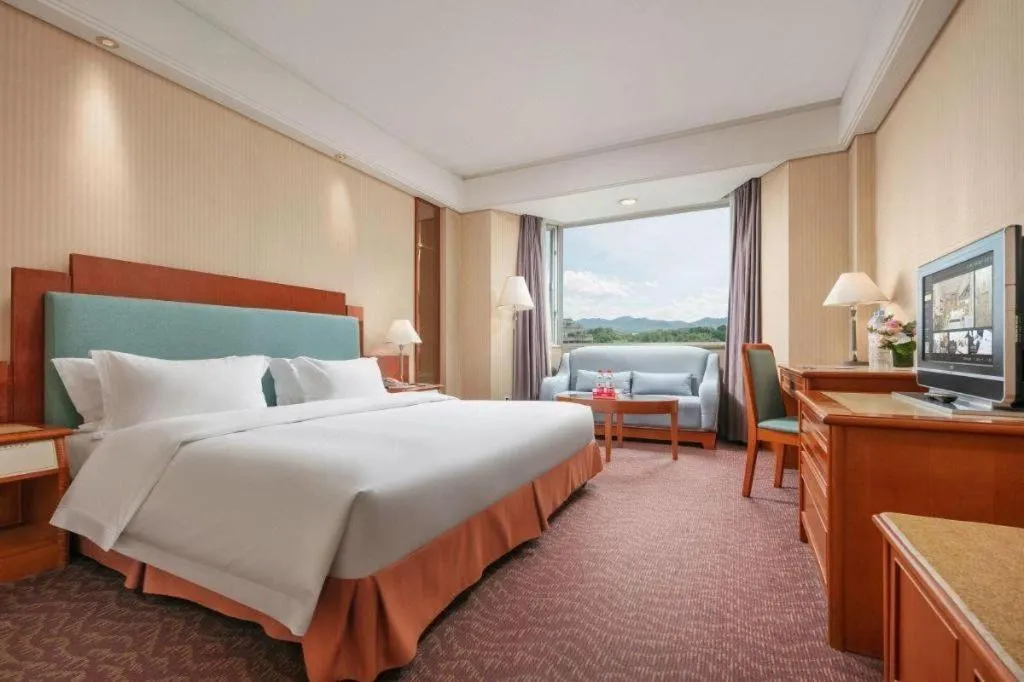 Bed in Haihua Hotel Hangzhou