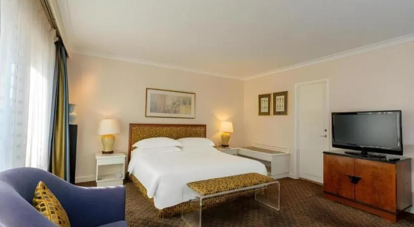 Bed in Grand Skylight Hotel Royal, Beijing