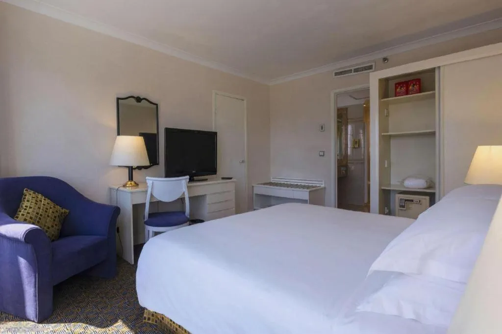 Bed in Grand Skylight Hotel Royal, Beijing