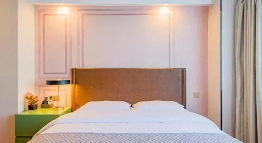Bed in GME NanJing CaoChanGMEn Nanyihou Stress Hotel Bed in GME NanJing CaoChanGMEn Nanyihou Stress Hotel