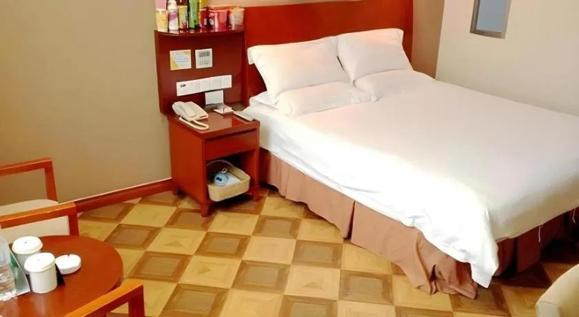 Bed in GreenTree Inn Rizhao Train Station