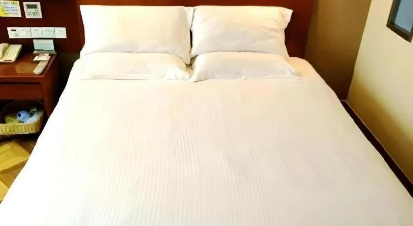 Bed in GreenTree Inn Rizhao Train Station