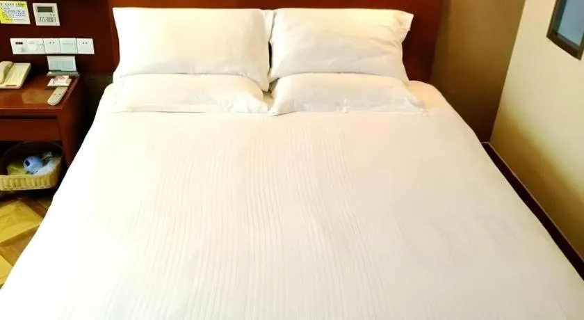 Bed in GreenTree Inn Rizhao Train Station