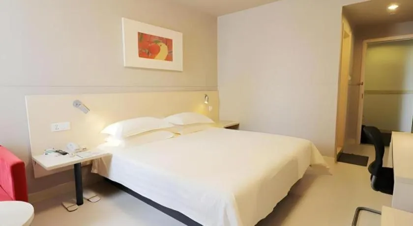 Bed in Jinjiang Inn Shanghai Minhang Zhuanqiao