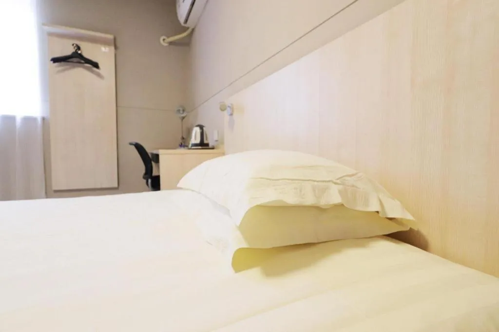 Bed in Jinjiang Inn Shanghai Minhang Zhuanqiao