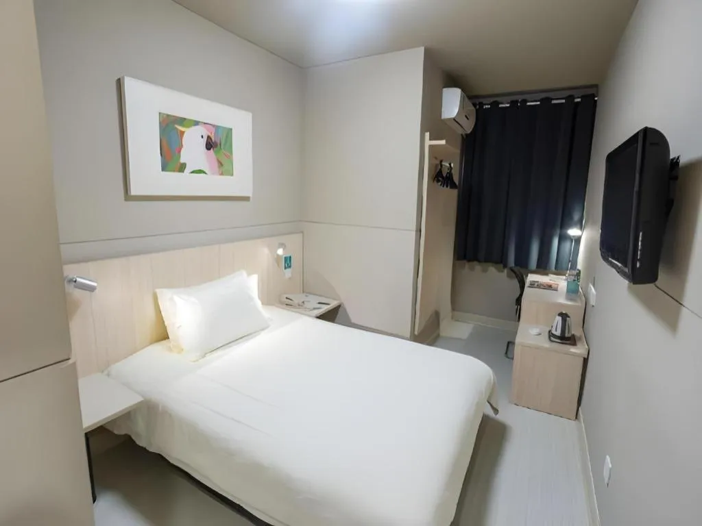 Bed in Jinjiang Inn Shanghai Minhang Zhuanqiao