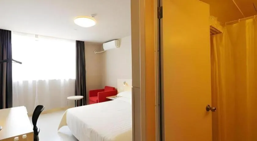 Bed in Jinjiang Inn Shanghai Minhang Zhuanqiao