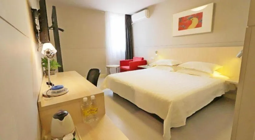 Bed in Jinjiang Inn Shanghai Minhang Zhuanqiao