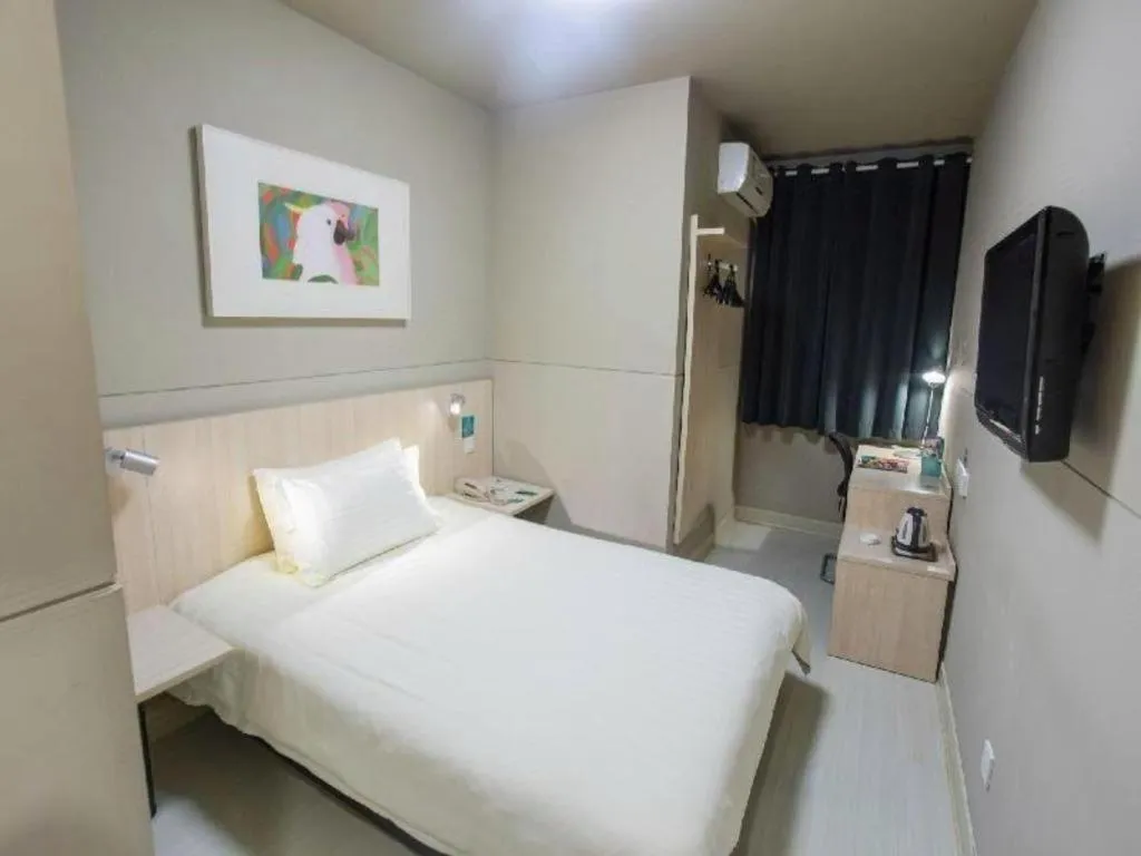 Bed in Jinjiang Inn Shanghai Minhang Zhuanqiao