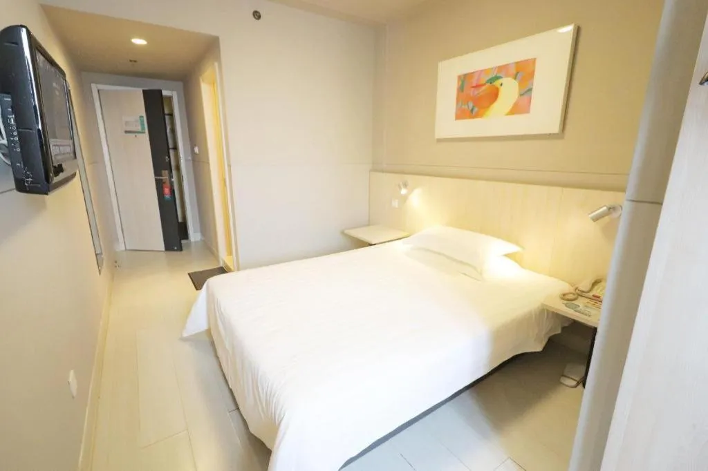 Bed in Jinjiang Inn Shanghai Minhang Zhuanqiao