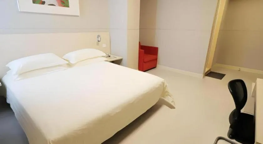 Bed in Jinjiang Inn Shanghai Minhang Zhuanqiao