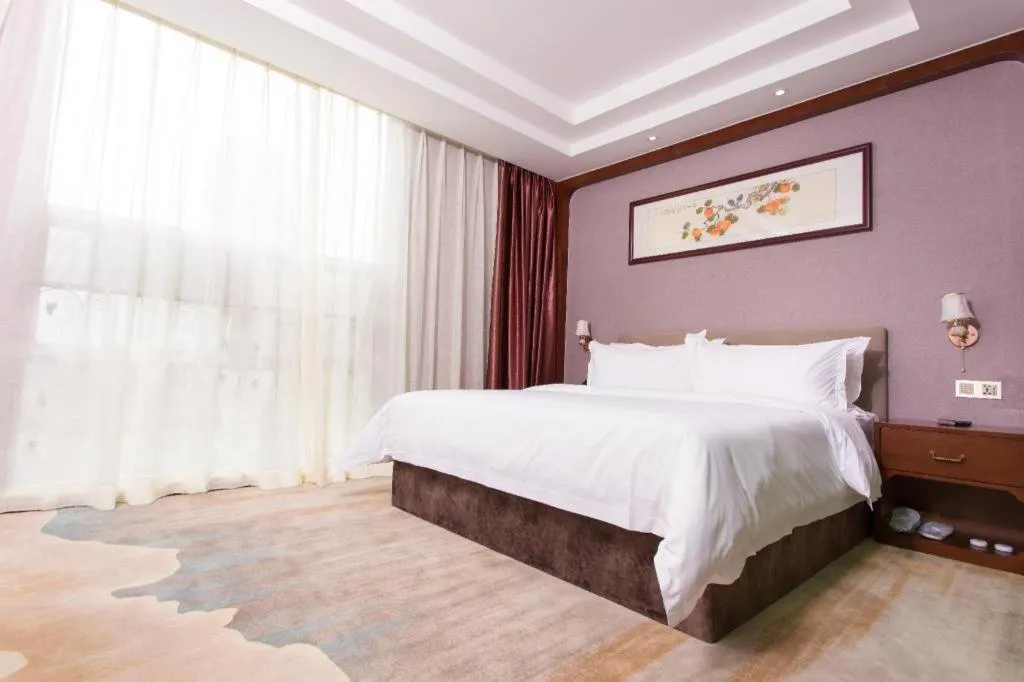 Bed in Nan Guo Hotel