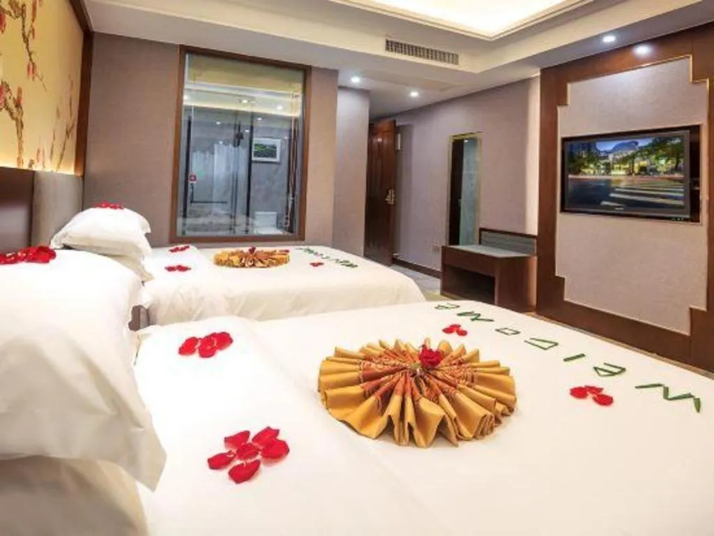 Bed in Nan Guo Hotel