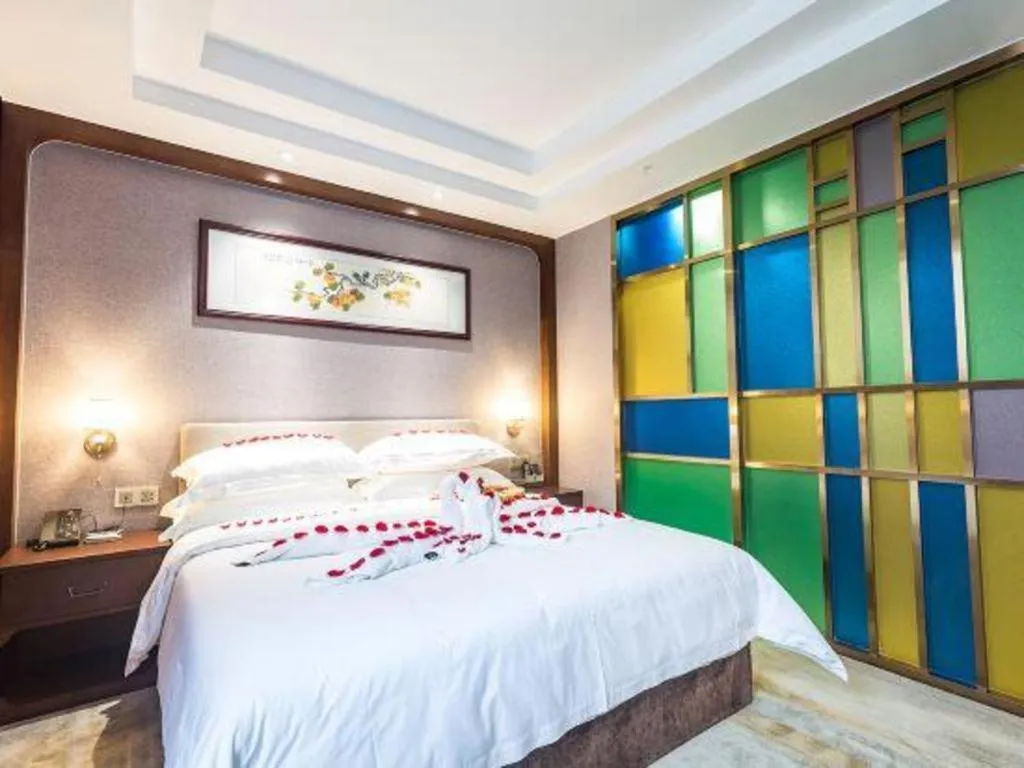 Bed in Nan Guo Hotel