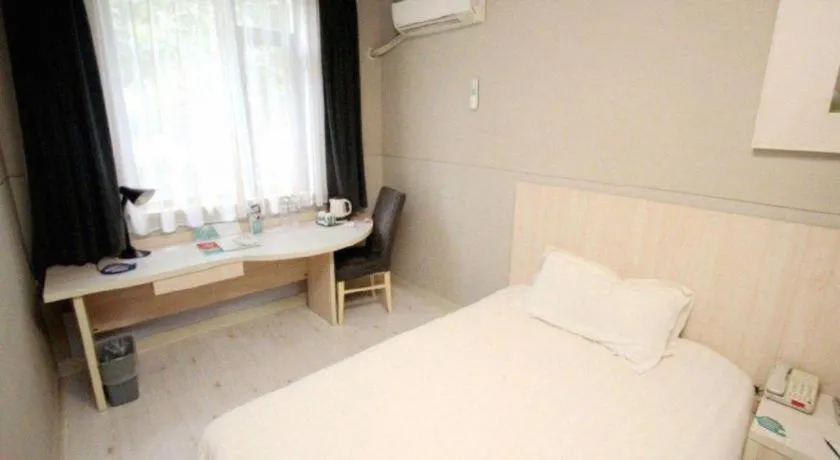 Bed in JinJiang Inn Nanjing The Confucius Temple Zhonghuamen Metro Station