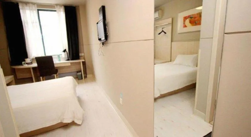 Bed in JinJiang Inn Nanjing The Confucius Temple Zhonghuamen Metro Station