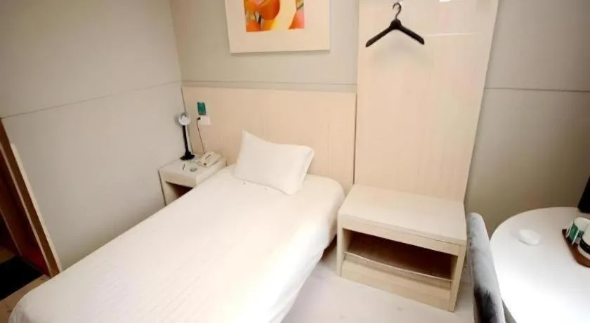 Bed in JinJiang Inn Nanjing The Confucius Temple Zhonghuamen Metro Station